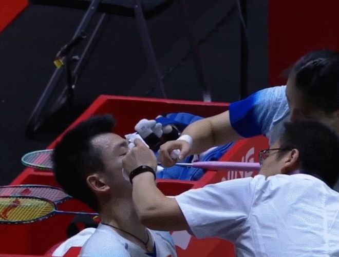 马来西亚队险胜丹麦队，黄鸭组合惊艳四座