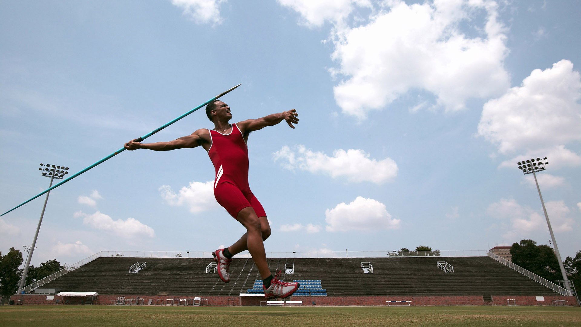 奥运周期关键战之夜，弗拉霍维奇冠军级表现点燃的不只是球场